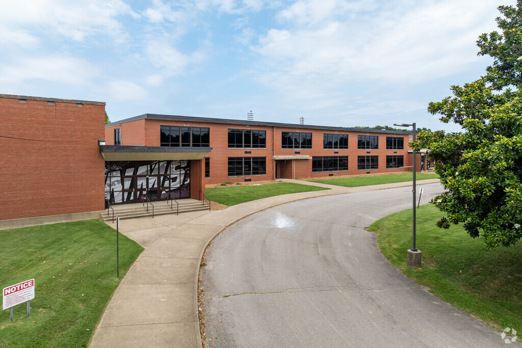 The student population of Henderson County North Middle School is 760 and the school serves 6-8.