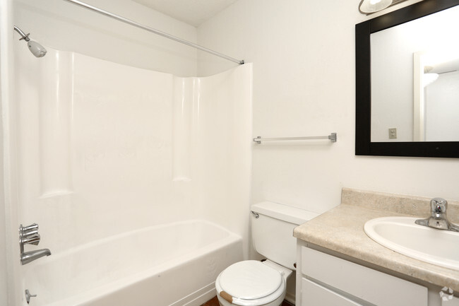1BR, 1BA - 602SF - Bathroom