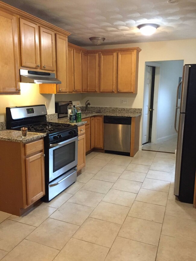 27 Chelsea St Unit 2, Boston, MA 02128