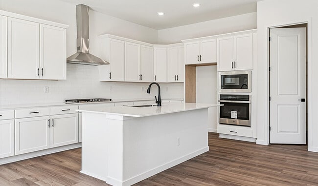 2590 W Bitterroot Place, Highlands Ranch, CO 80129 - photo 2