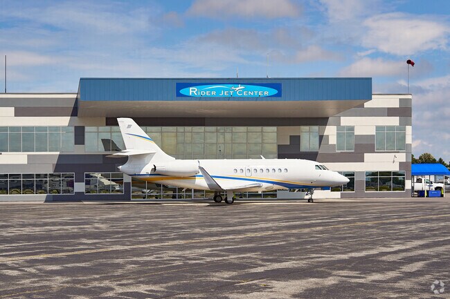 A jet awaits passengers at Rider Jet Center near Fountainhead-Orchard Hills.