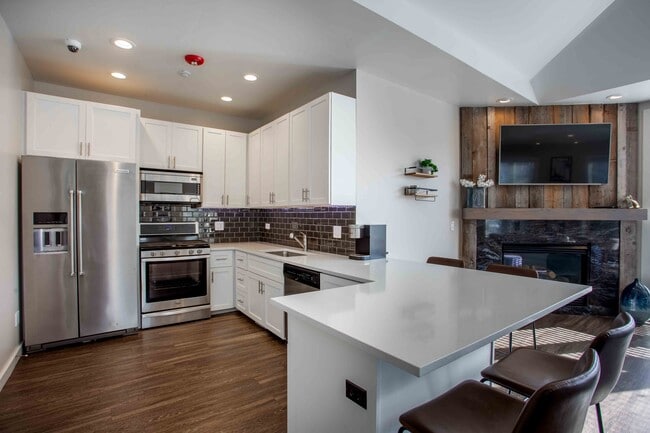 Orchard Village, Aurora, IL 60506 - photo 3