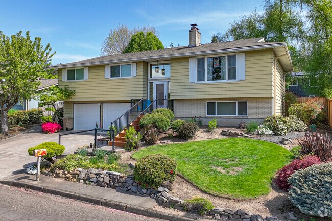 A 70's split level home in the Jennings Lodge neighborhood.