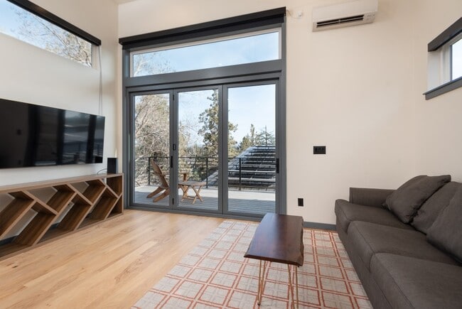 919 NW Roanoke Ave, Bend, OR 97703 - photo 4