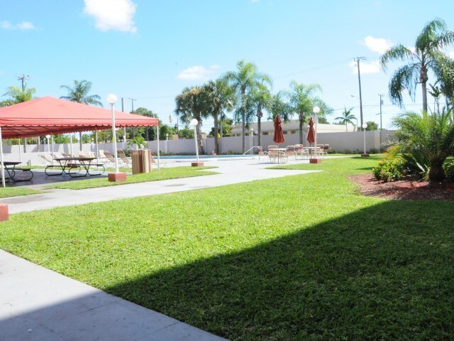 Suncoast Place Apartments, North Miami Beach, FL 33162 - photo 4