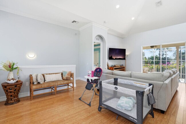 3011 Pine Tree Dr unit ID1364127P, Bonita Springs, FL 34134 - photo 5