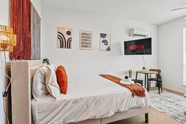 596 W 9th St unit ID1335764P, Dallas, TX 75208 - photo 2