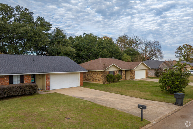 Brownlee-Honore has many different ranch style homes.