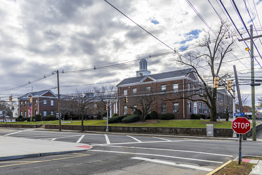 According to niche.com, Union School in Rutherford, NJ has received a B+ rating.