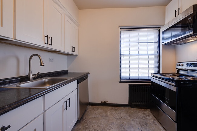 Windsor Terrace Apartments, Des Moines, IA 50312 - photo 3