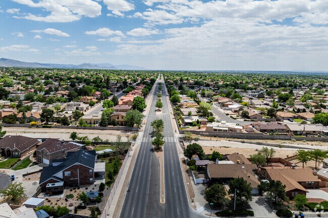 Grid like streets make it easy to navigate through Sombra del Monte.