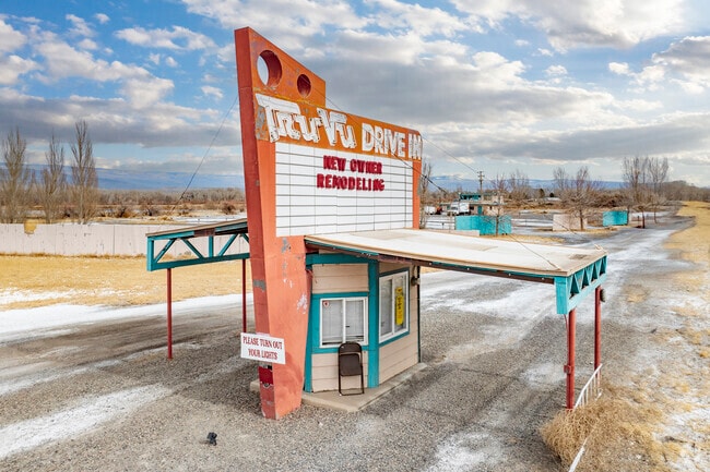 Tru Vu Drive-In in Delta, Colorado, is a nostalgic treasure, offering a classic movie experience under the stars. As one of Colorado’s last drive-ins, it features a giant screen, retro charm, and a family-friendly vibe, making it a beloved spot for unforgettable nights of film and fun.