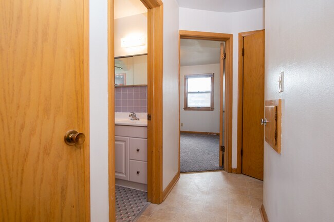 3061 S 72nd St unit 3, West Allis, WI 53219 - photo 6