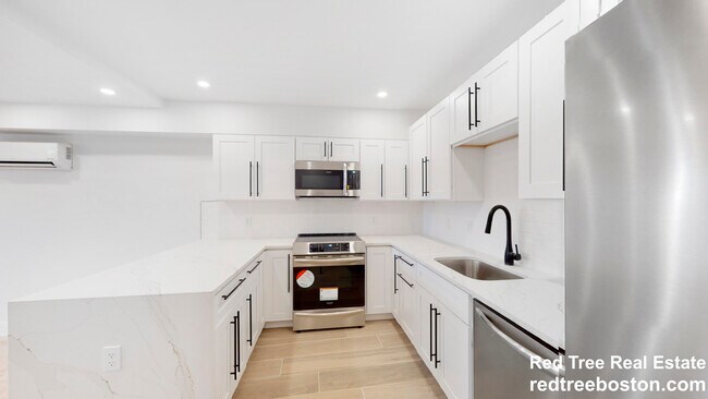 44 High St unit 1, Newton Upper Falls, MA 02464 - photo 3