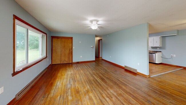 2170 E Hanthorn Rd, Lima, OH 45804 - photo 2