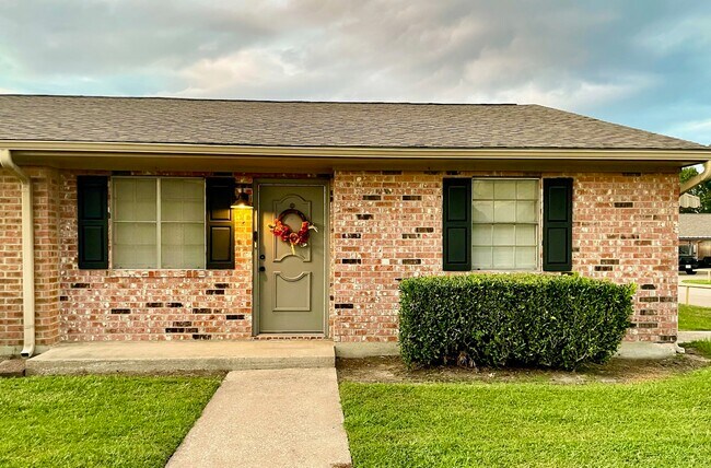 5454 Folsom Dr unit 1, Beaumont, TX 77706 - photo 2