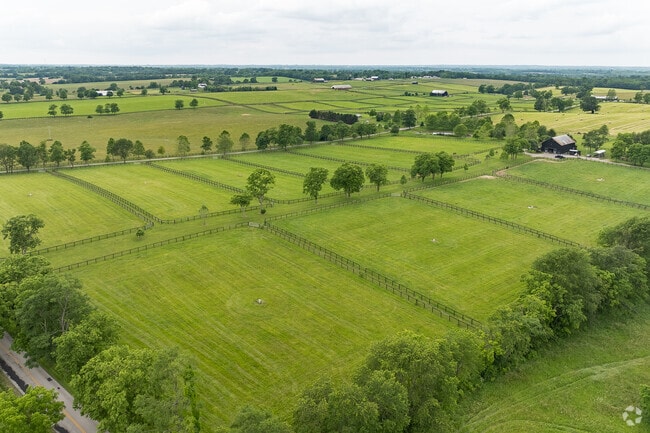 The average household income in Centerville is around $92,716.