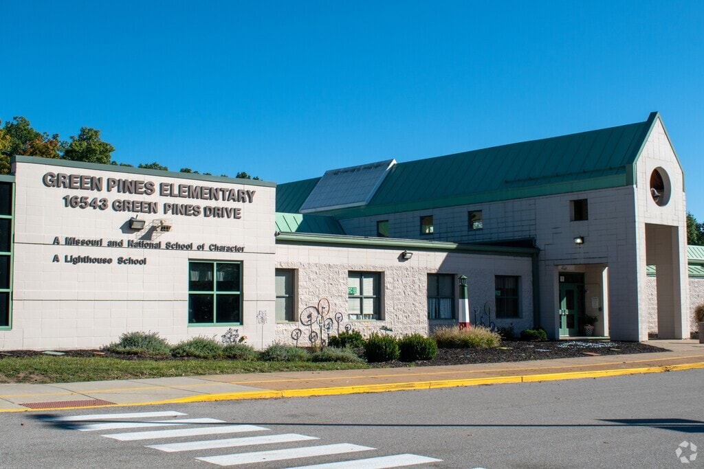 Green Pines Elementary School serves students in the Ballwin community.
