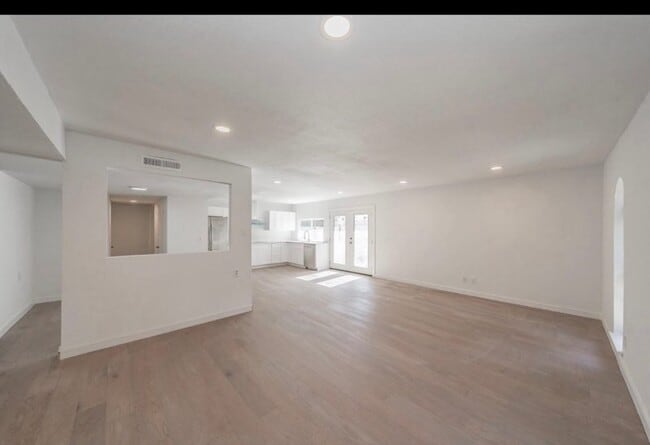 3506 S Elm Dr, Grand Prairie, TX 75052 - photo 5