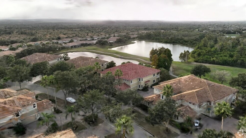 1417 Emerald Dunes Dr unit 21, Sun City Center, FL 33573 - photo 2