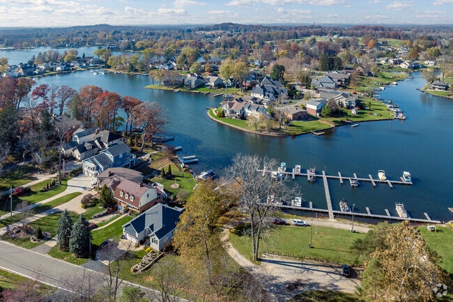 Lake Cable's resort-like atmosphere is the primary draw for prospective homeowners.