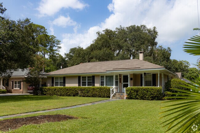 Some ranch style homes in Magnolia Park-Blueberry Hill have been painted.