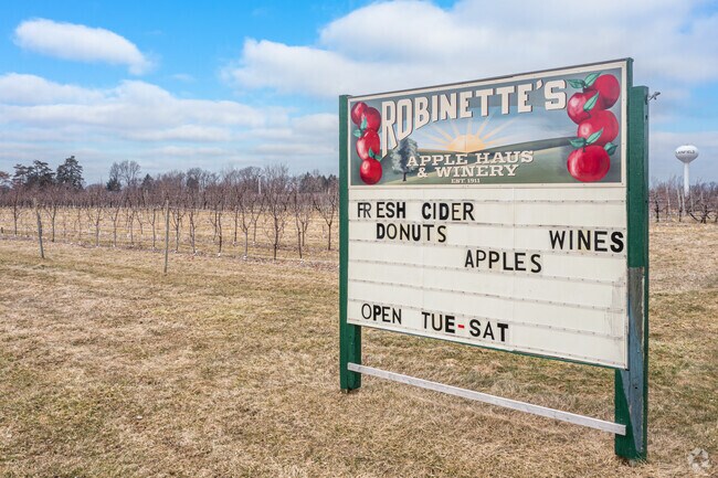 Robinette’s Apple Haus & Winery offers home-grown items in Grand Rapids Township, MI.