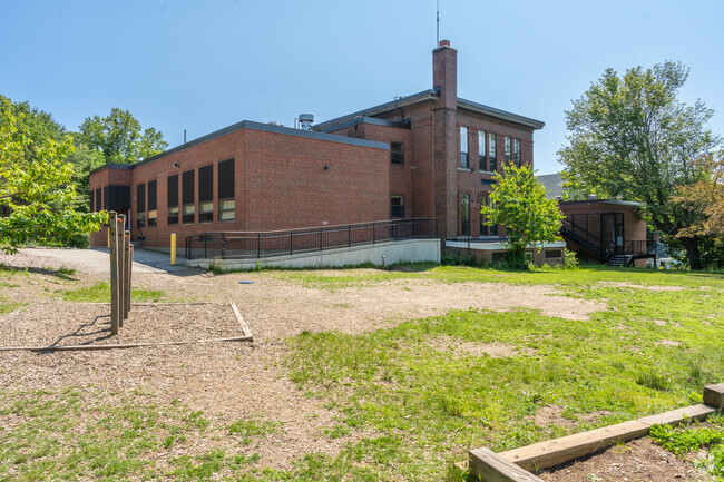 Back view of the Peaks Island School.