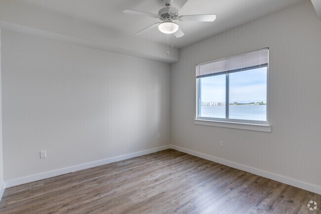 2BR, 2BA - 1,010SF - Bedroom