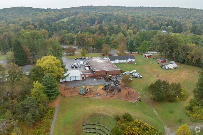 Students can attend the public elementary school at Crellin Elementary School.