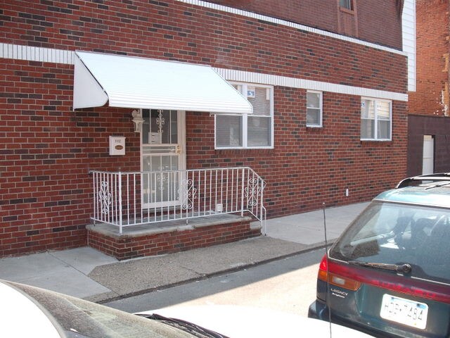 1100 W Ritner St unit 1, Philadelphia, PA 19148 - photo 1