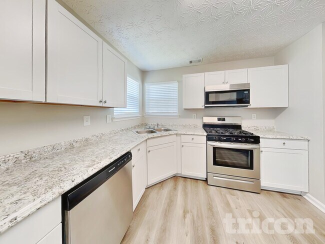 305 Sarasota Ln, Locust Grove, GA 30248 - photo 6