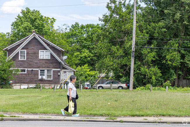 MacFarlane provides walkability to all areas of the neighborhood.