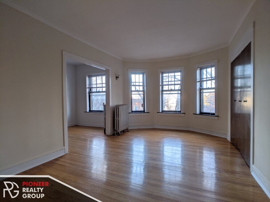 2122 W Ainslie St unit 2106-1N, Chicago, IL 60625 - photo 1