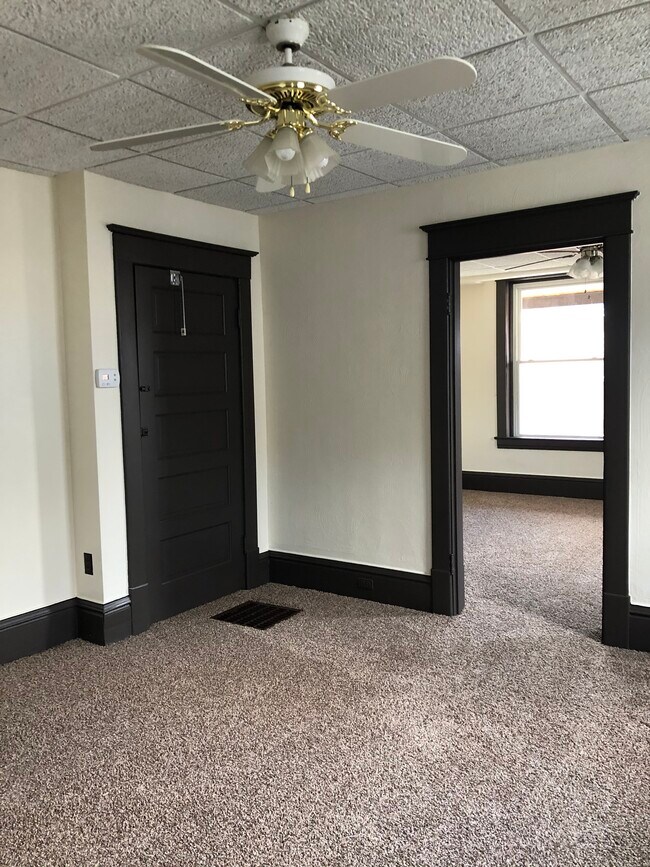 812 Marshall St unit 812, McMechen, WV 26040 - photo 7