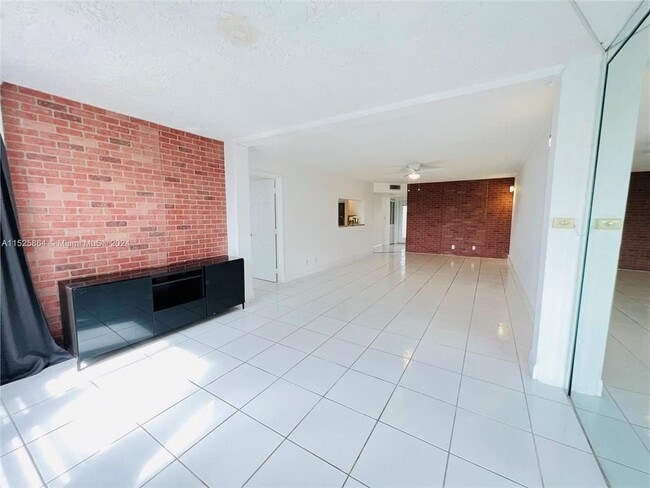 1830 Sabal Palm Dr, Davie, FL 33324 - photo 4