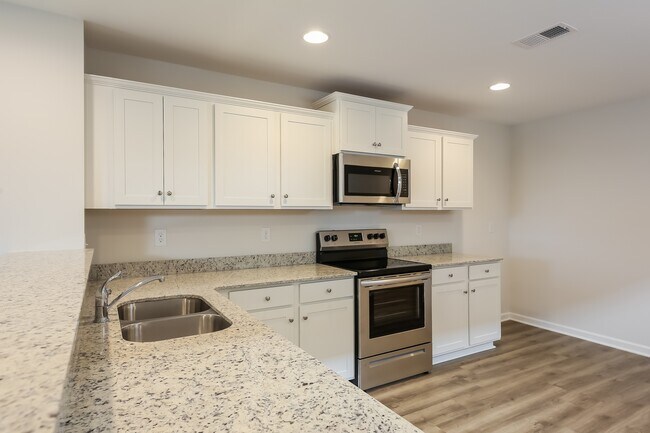 331 Noble Ln, Pendleton, SC 29670 - photo 4