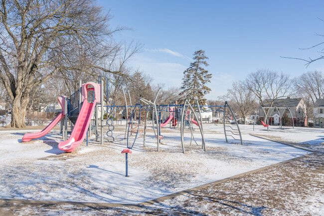 Windom Elementary faces a challenging 18:1 student-teacher ratio, higher than the district.