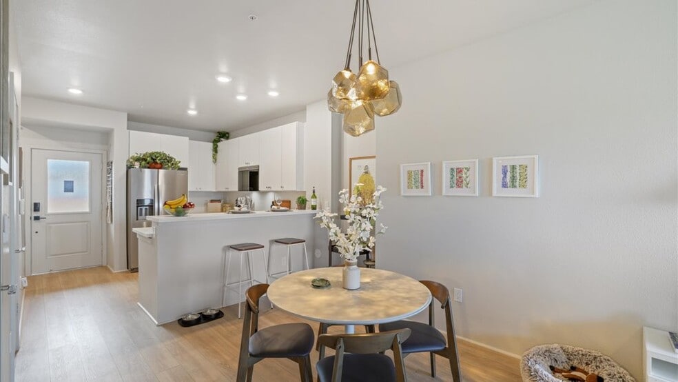 91-4099 Hikuono St unit 411, Kapolei, HI 96707 - photo 1