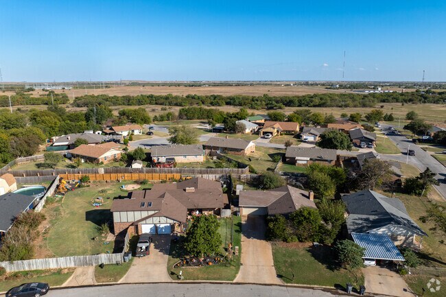 Sungate is a small neighborhood located in east Lawton.