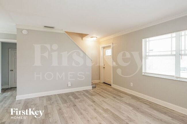 113 W Violet St, Tampa, FL 33603 - photo 2