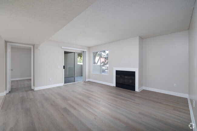 2BR, 2BA - 901SF - Living Room