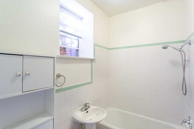 1BR, 1BA - 700 SF - #207