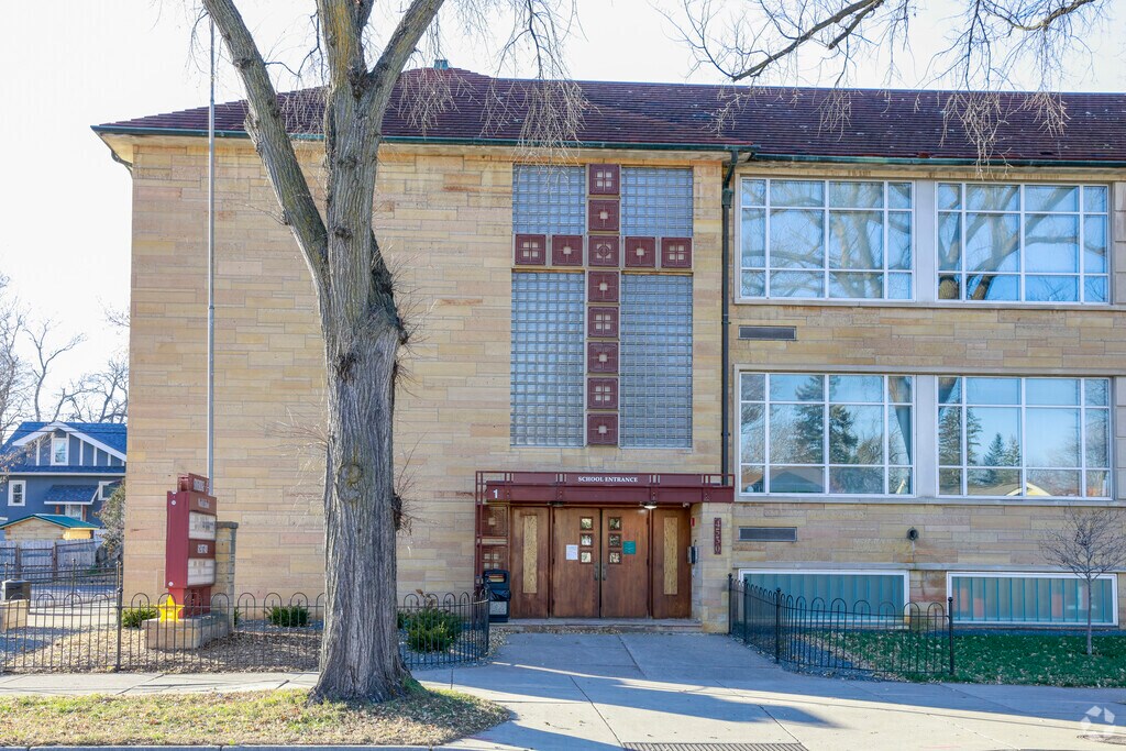 Explore a neighborhood where diversity meets educational excellence at Stonebridge World.