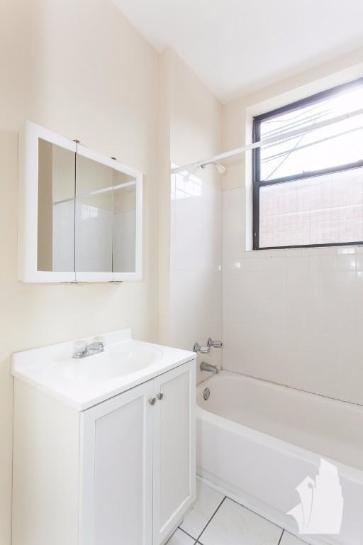 719 W Barry Ave unit 723-B3, Chicago, IL 60657 - photo 7