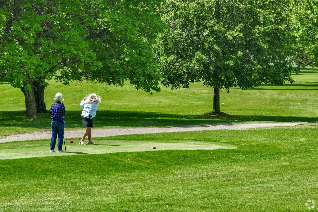 Many golf courses can be found in and around Becker.