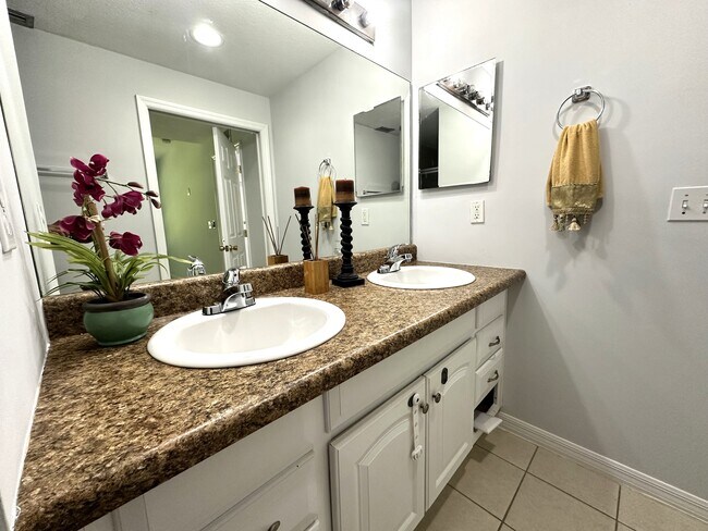 8423 Bernwood Cove Loop unit 401, Fort Myers, FL 33966 - photo 6
