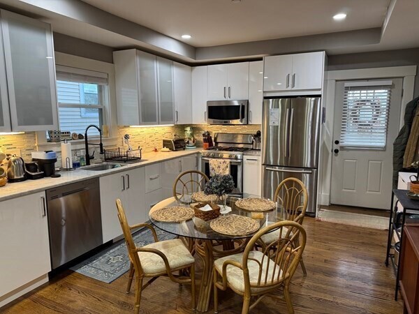 19 Macarthur St unit 19 MacArthur St. 2, Somerville, MA 02145 - photo 1