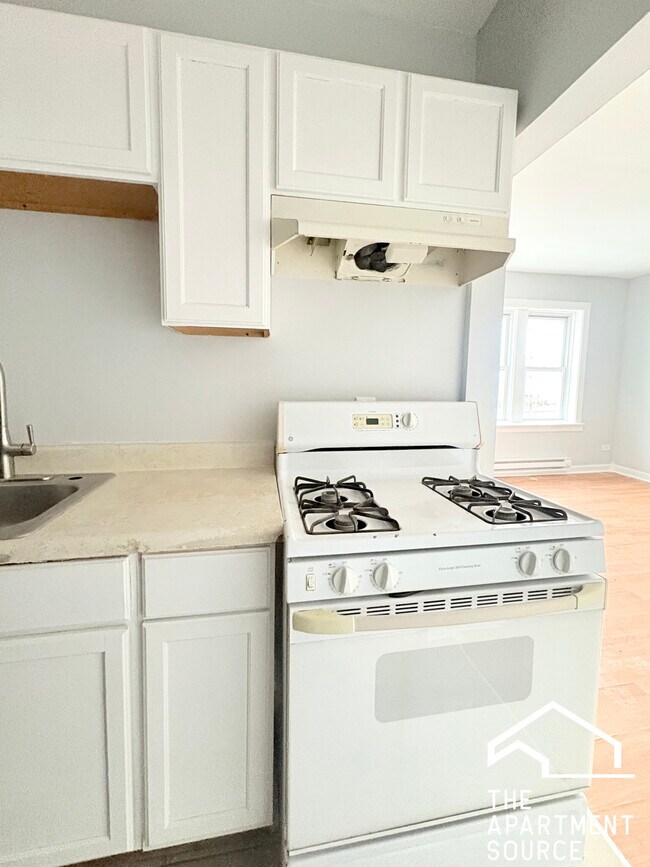 6228 S Western Ave unit 208, Chicago, IL 60636 - photo 2