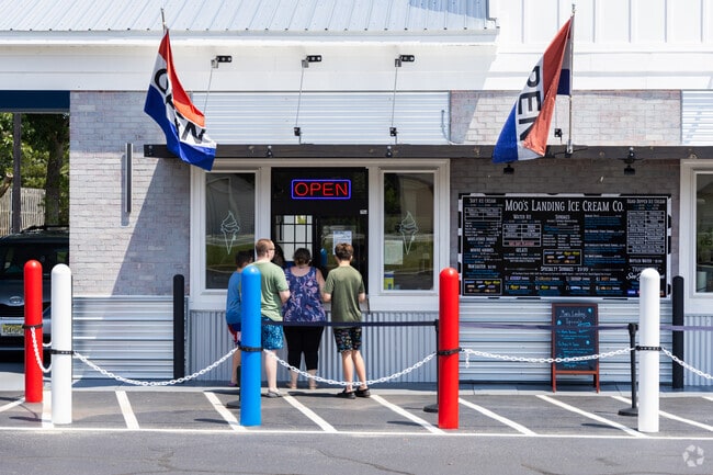 Moo's Landing is a car wash-turned ice cream parlor in Mays Landing.
